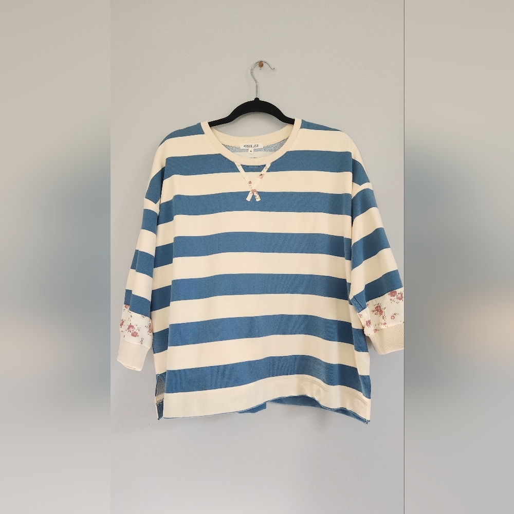 NWT Wishlist Blue and White Striped Oversize Boutique Sweatshirt Sz M